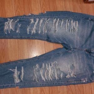 Women's destroyed jeans